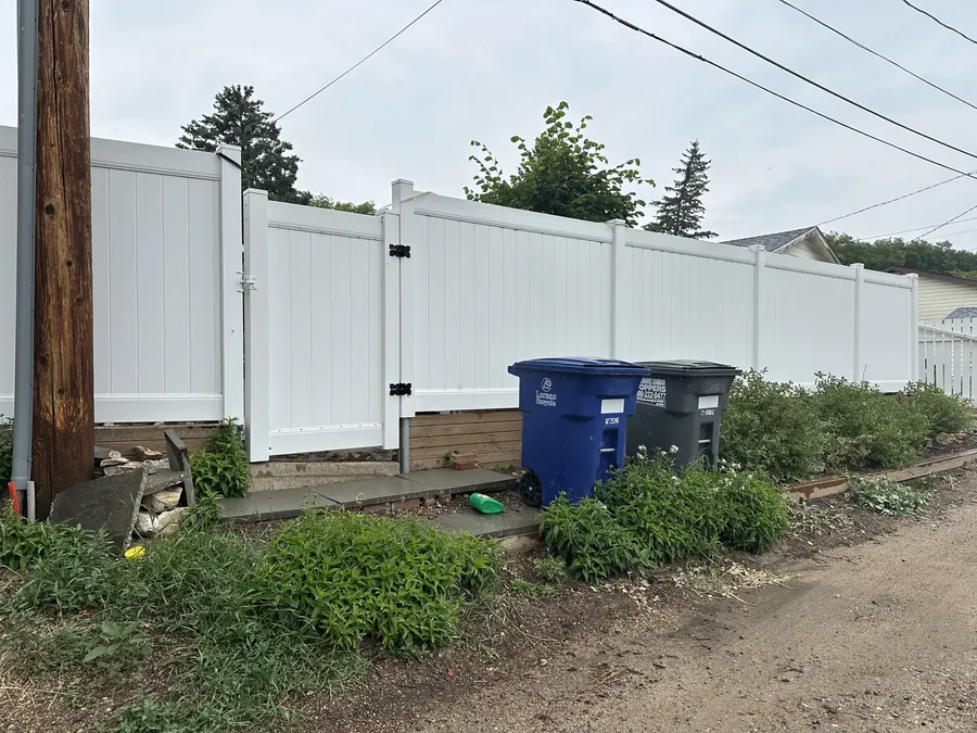 White vinyl privacy fence and gate project in Saskatoon